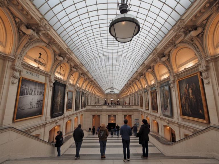 La nuit des musées transforme paris en galerie géante