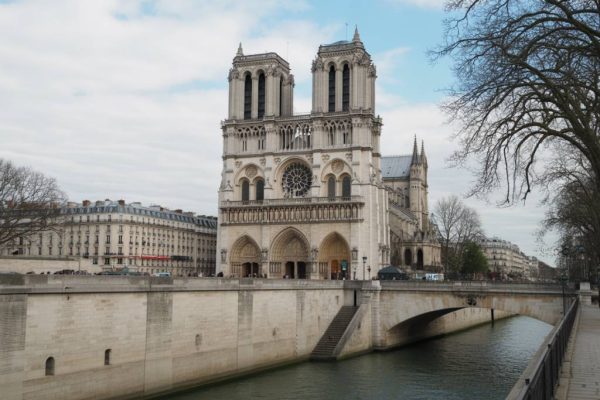 Balade autour de Notre-Dame de Paris : un parcours entre patrimoine et poésie