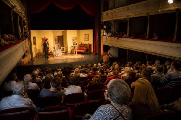 Atelier théâtre de montmartre : cours, stages et spectacles à découvrir