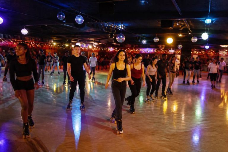 Disco roller Paris : les meilleures adresses et événements pour patiner en musique
