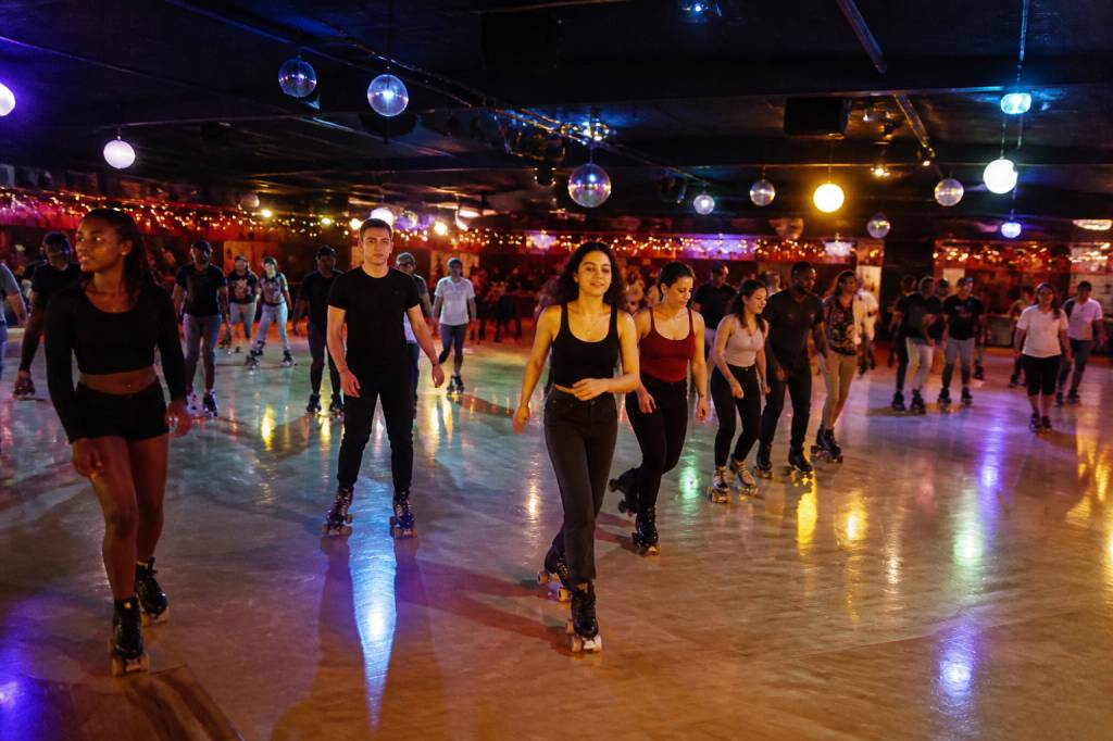 Disco roller Paris : les meilleures adresses et événements pour patiner en musique