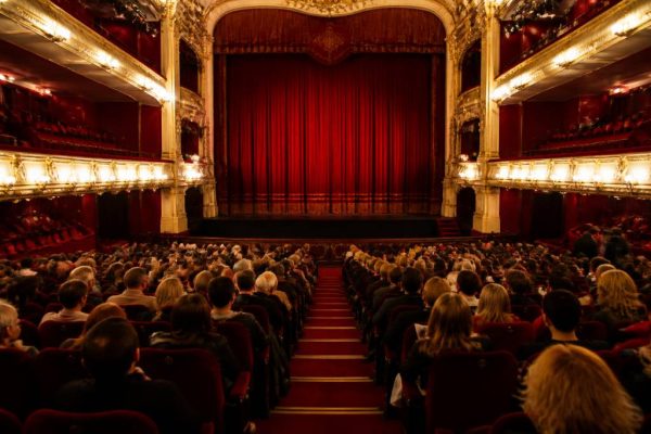 Agenda theatre paris : les spectacles à ne pas manquer cette saison