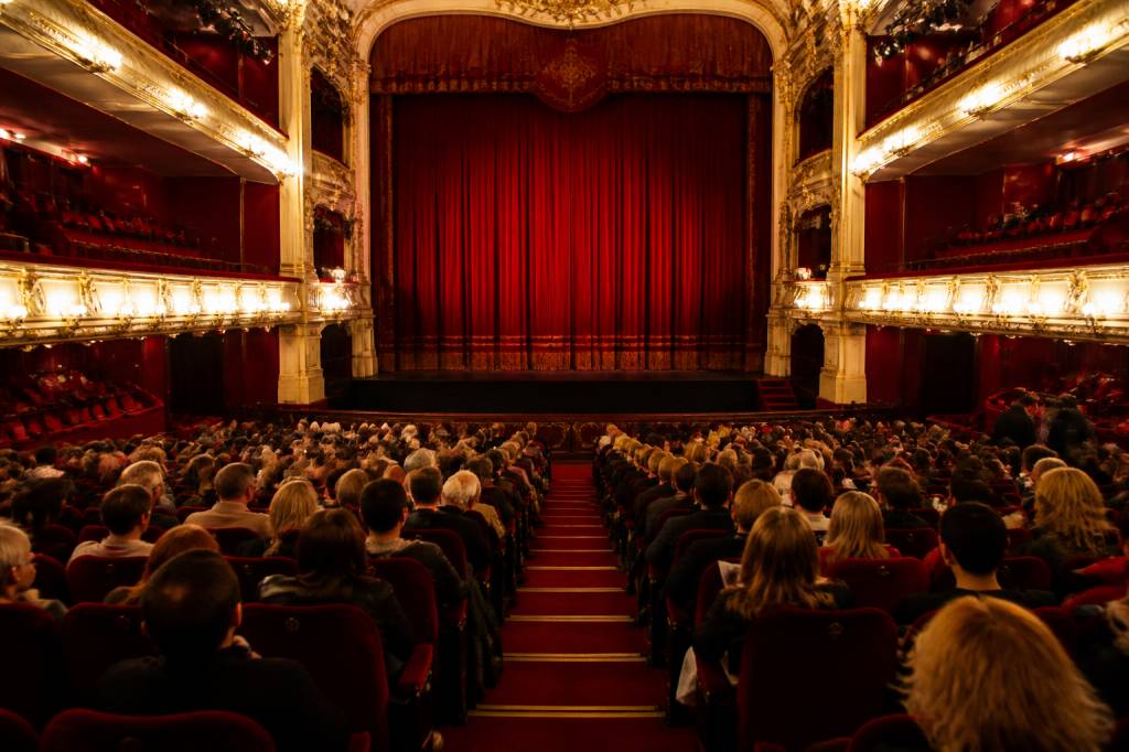 Agenda theatre paris : les spectacles à ne pas manquer cette saison