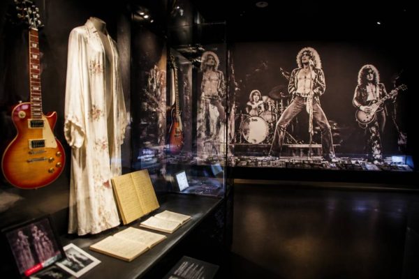 Becoming Led Zeppelin à Paris : immersion dans l’histoire du groupe mythique