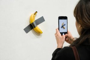 Banane scotché au mur prix : combien coûte cette œuvre ?